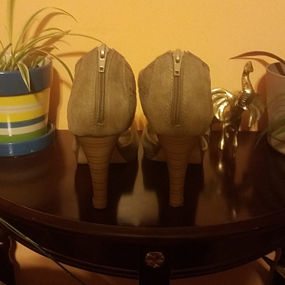 Shoes - Picture 4 of 5